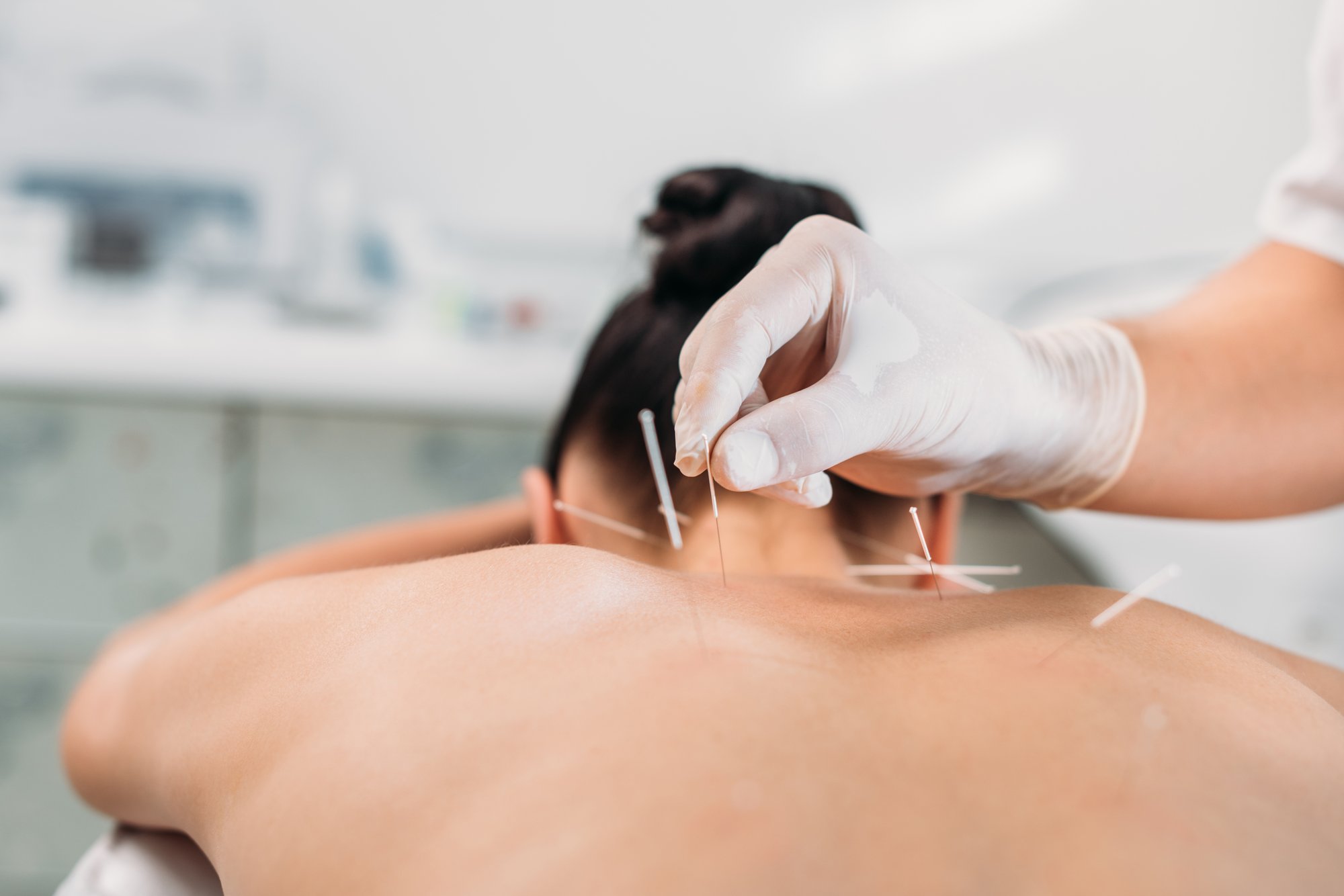 cropped-shot-of-cosmetologist-putting-needles-on-w-2024-11-17-18-07-02-utc